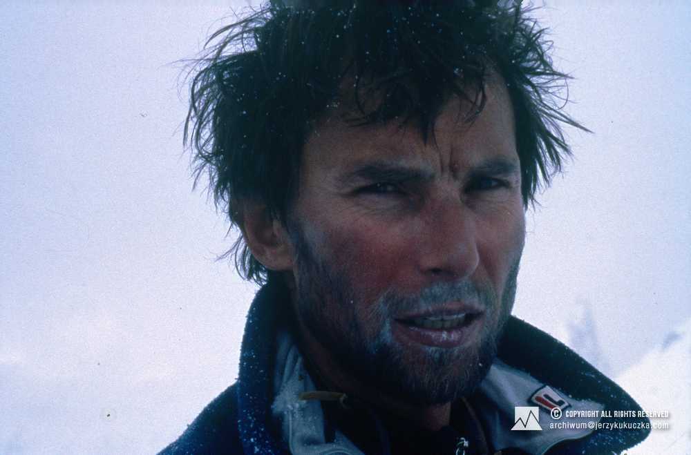 Wojciech Kurtyka na stoku Manaslu.