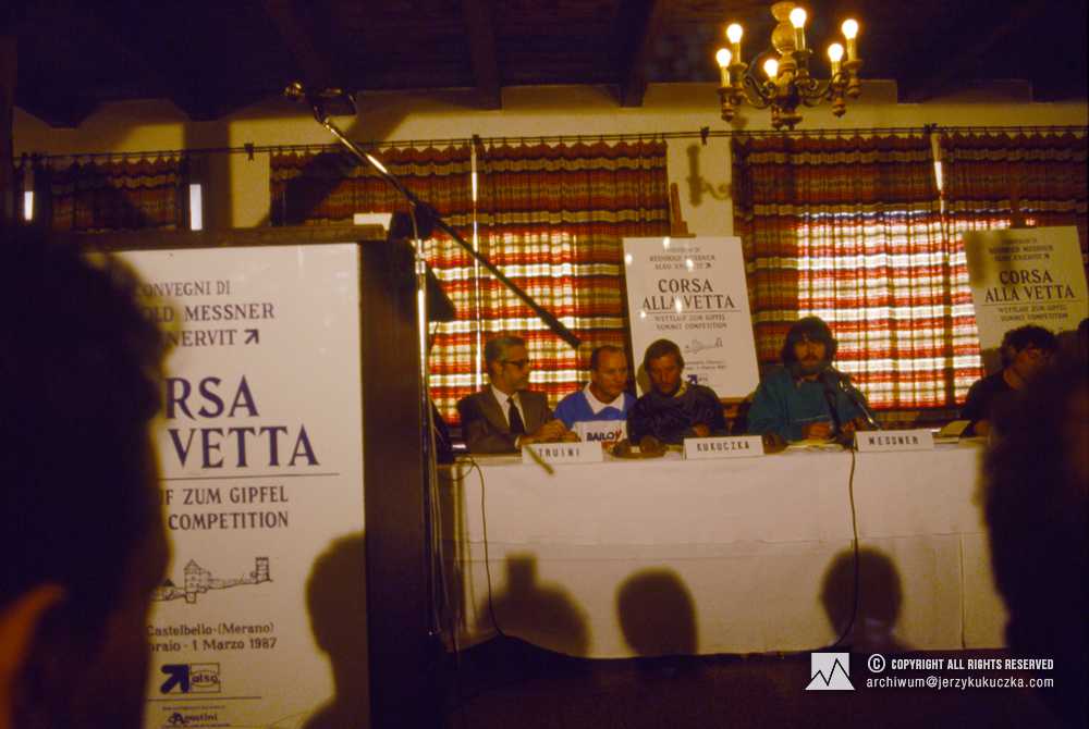 Konferencja „Corsa alla vetta”. Od lewej Truini, Jacek Pałkiewicz, Jerzy Kukuczka, Reinhold Messner.