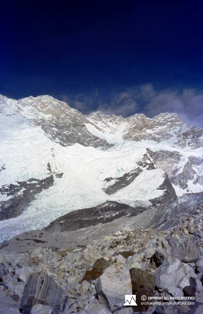 Masyw Kangchenjungi widoczny od strony południowo-zachodniej.