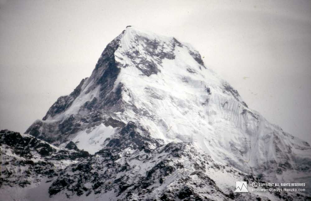Szczyt Machhapuchhare (6993 m n.p.m.) w masywie Annapurny widoczny z Ghorepani.