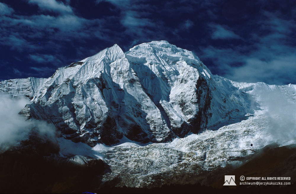 Szczyt Hiunchuli (6441 m n.p.m.) w masywie Annapurny.
