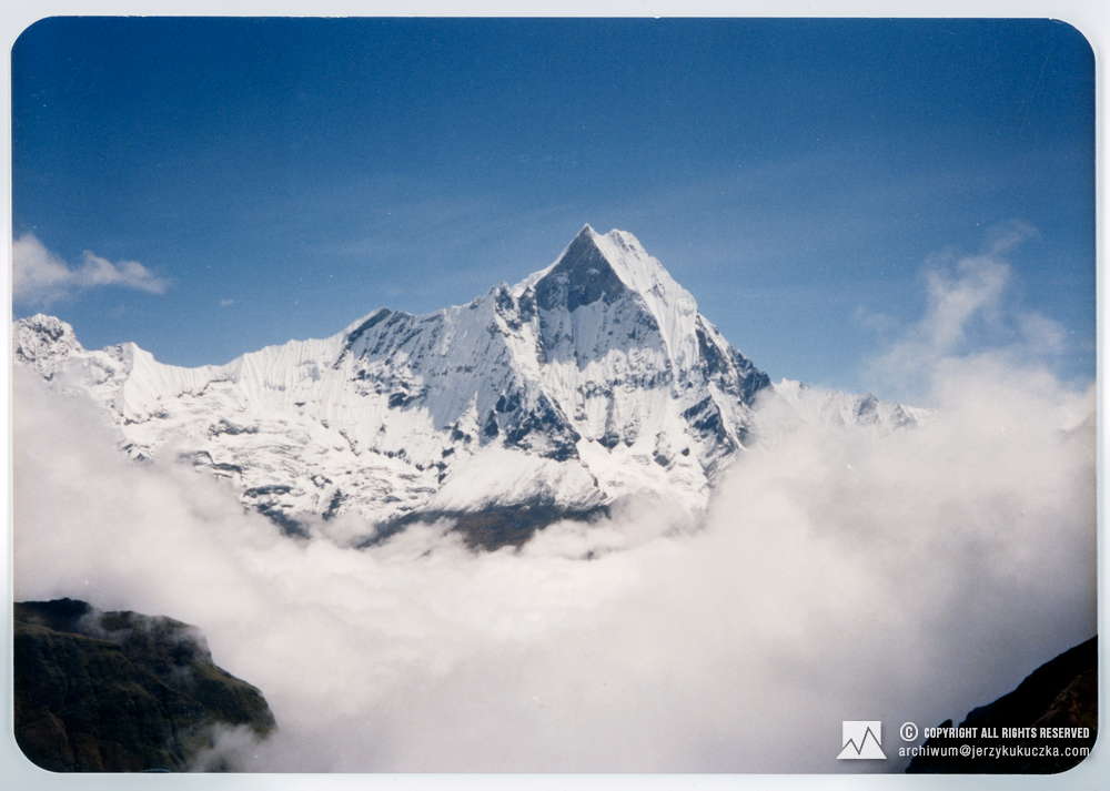 Szczyt Machhapuchhare (6993 m n.p.m.) w masywie Annapurny.