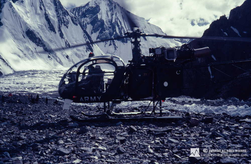 Helikopter, którym zabrano Jerzego Kukuczkę z bazy pod K2.