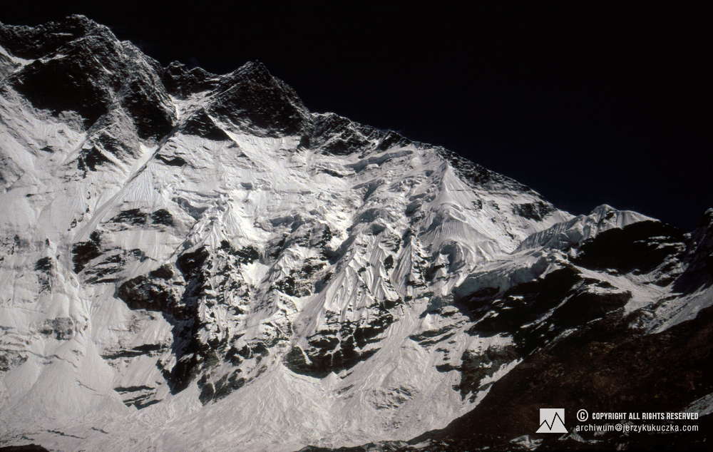 Południowa ściana Lhotse.