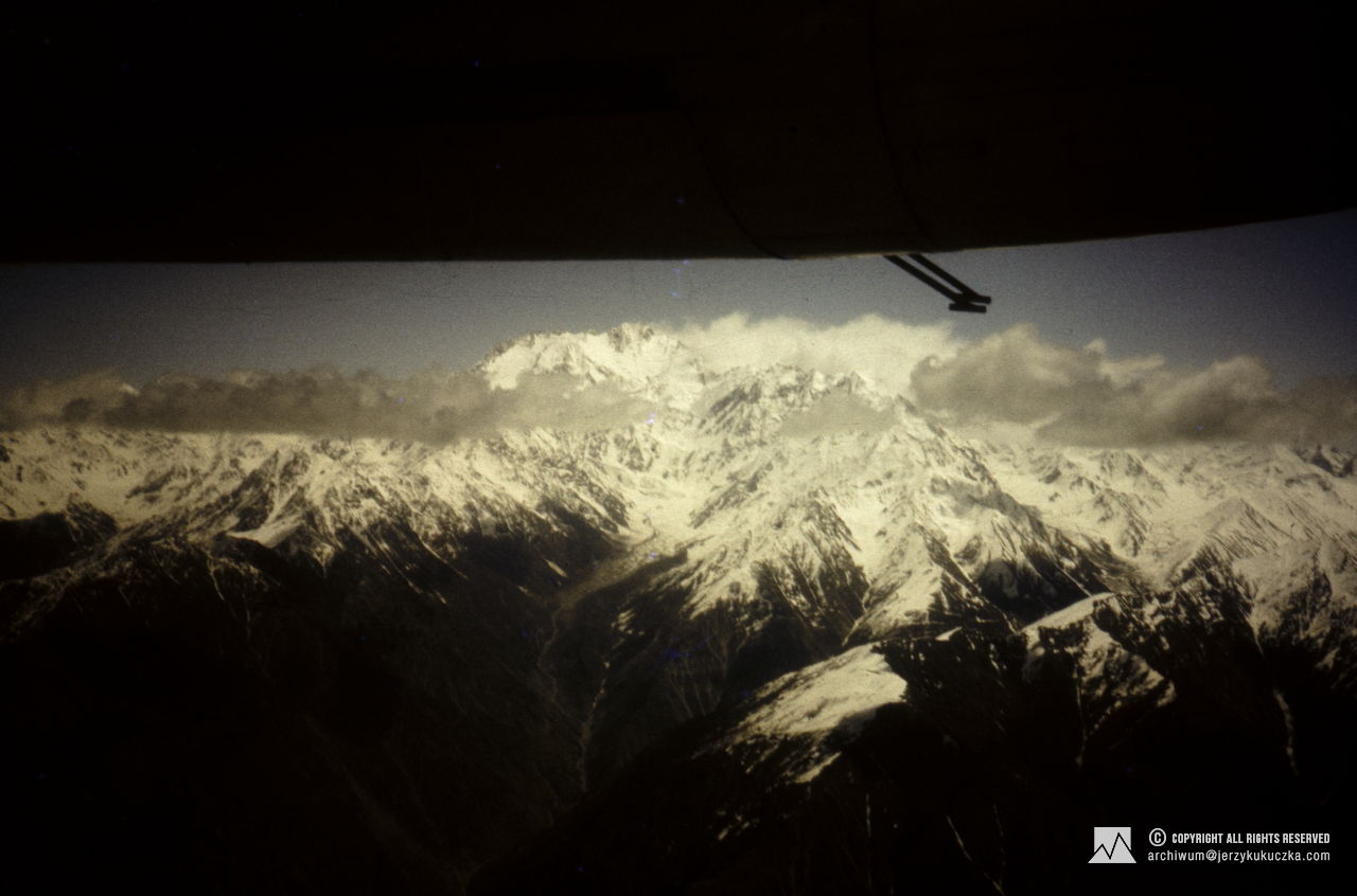 Nanga Parbat (8126 m n.p.m.) z kokpitu samolotu. Lot z Islamabadu do Skardu.
