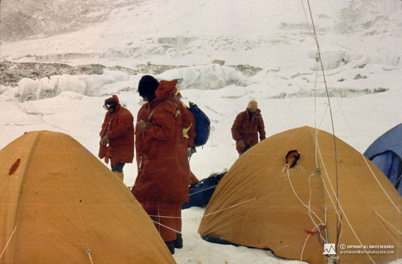Uczestnicy wyprawy w obozie II (6500 m n.p.m.).