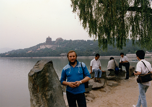 Jerzy Kukuczka podczas wizyty w Chinach.