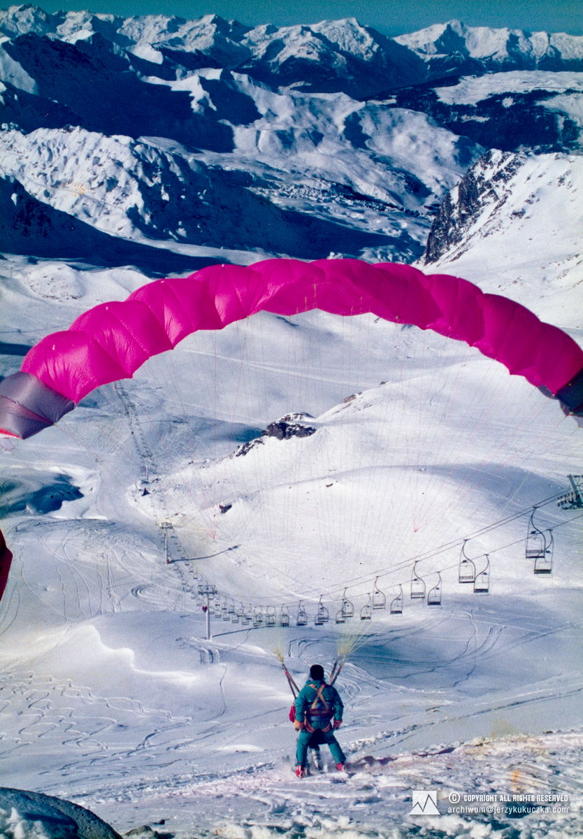 Małgorzata Fromenty-Bilczewska, uprawiająca speedriding w ośrodku narciarskim La Plagne we Francji.