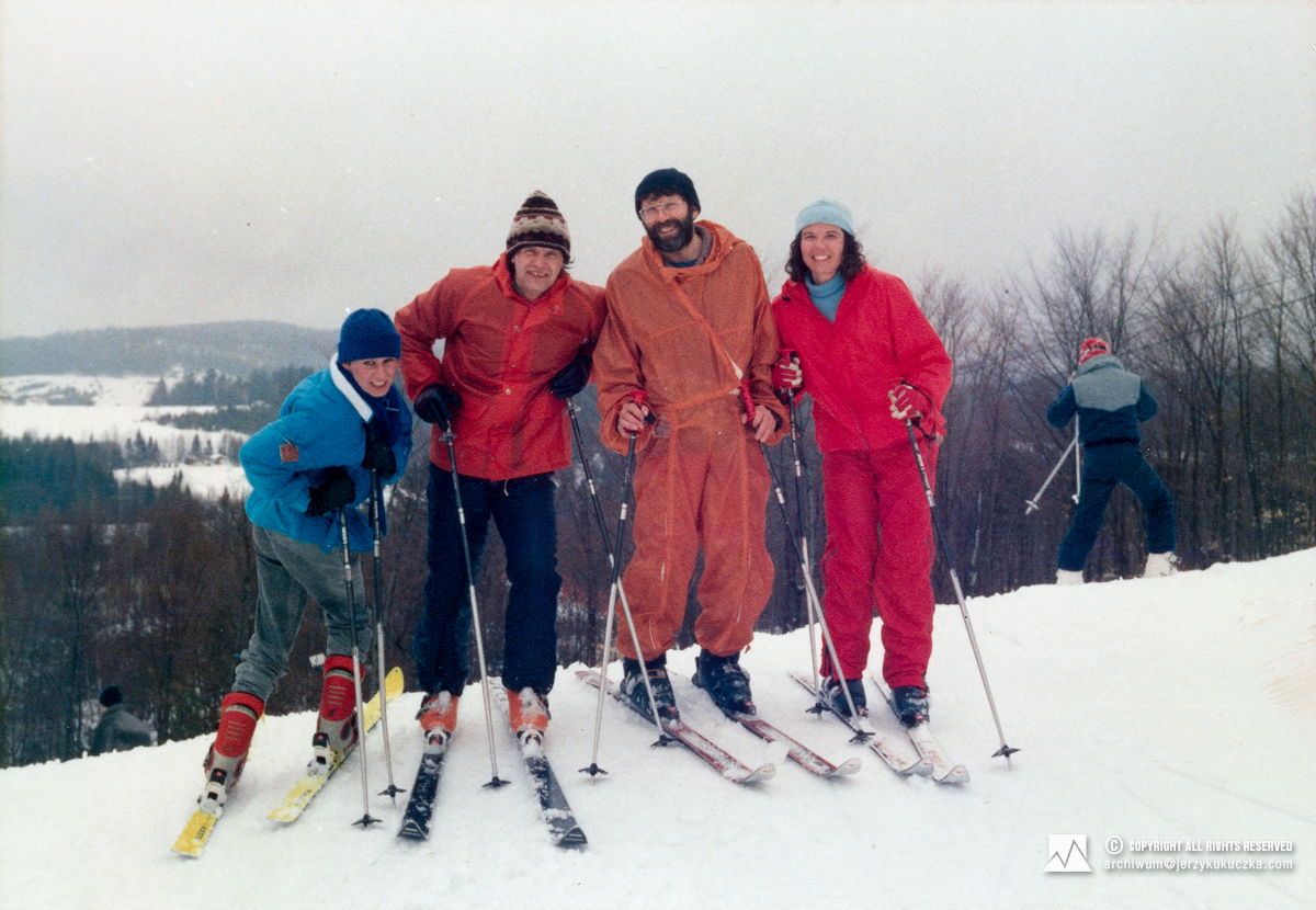 Spotkanie uczestników wyprawy na Cho Oyu 1984/1985 w Kanadzie. Od lewej: NN, Maciej Berbeka, Jacek Olek i NN.