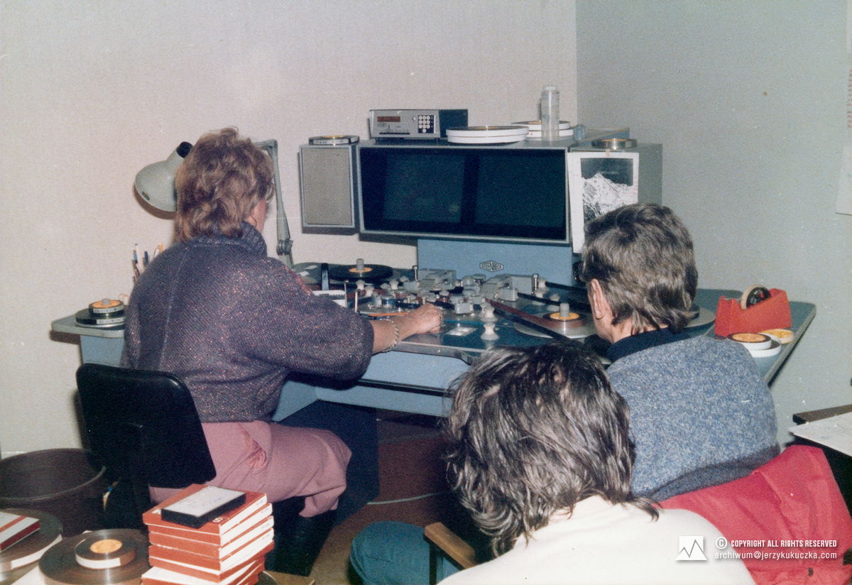 Uczestnicy wyprawy na Cho Oyu 1984/1985 w trakcie nagrywania dokumentu o tej wyprawie. Montreal, Kanada. Od prawej: Andrzej Zawada i Maciej Berbeka.