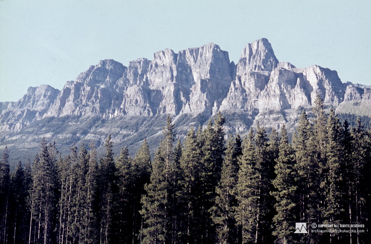 Castle Mountain w kanadyjskich Górach Skalistych.