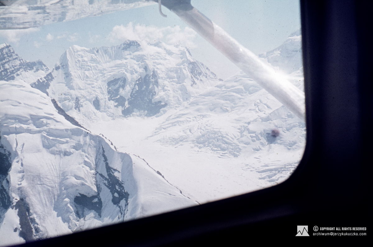 Lot samolotem do bazy pod Mount McKinley (Denali).