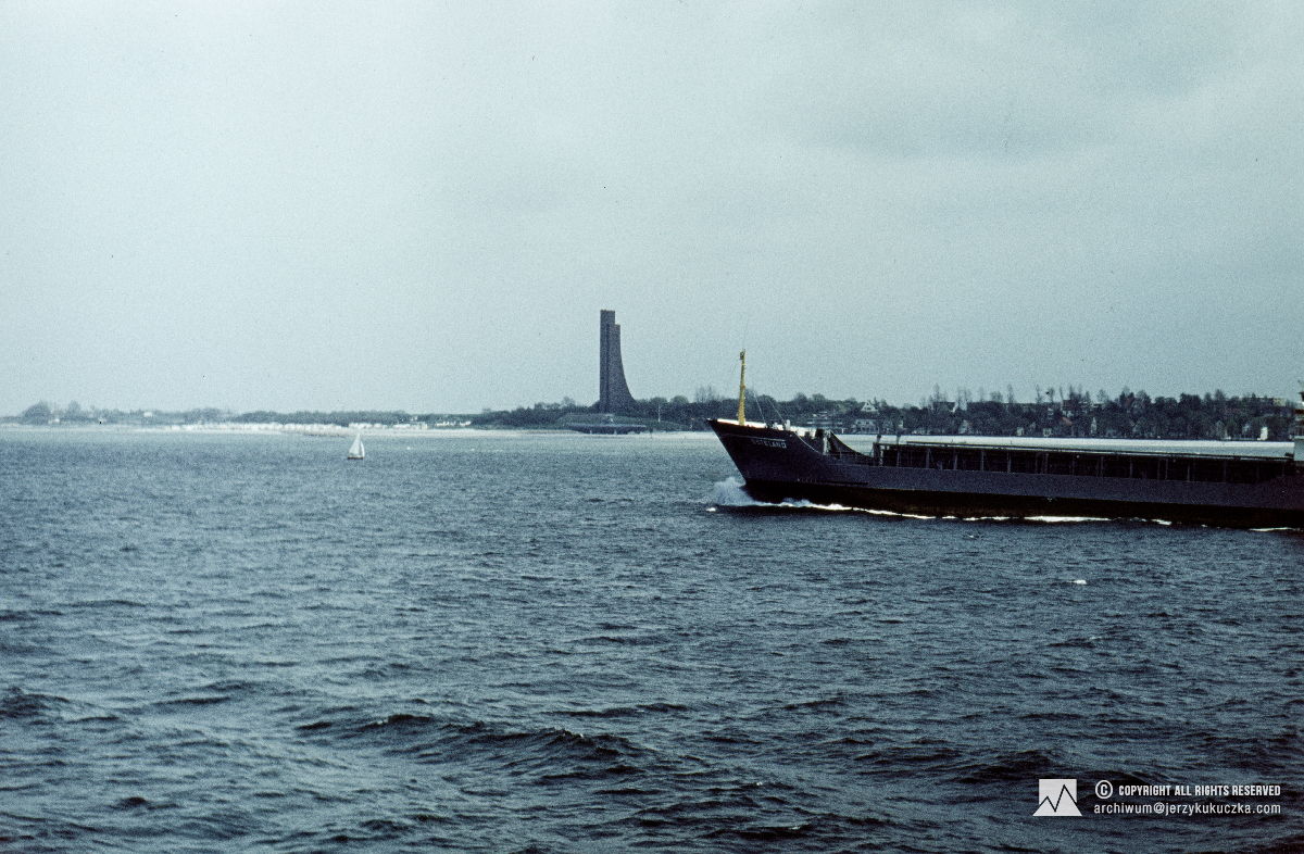 Pomnik Marynarki Wojennej w niemieckiej miejscowości Laboe. Rejs statkiem TSS Stefan Batory z Gdyni do Montrealu.