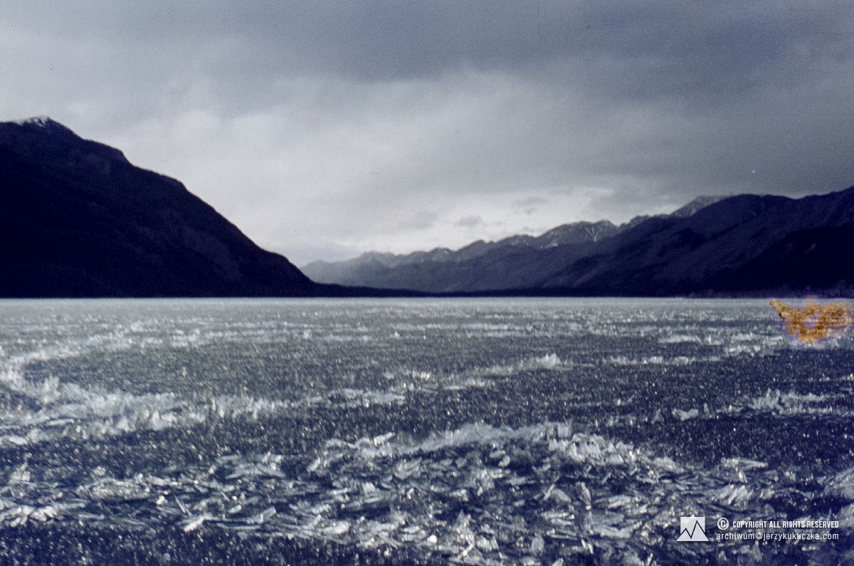 Jezioro Muncho w Kanadzie.