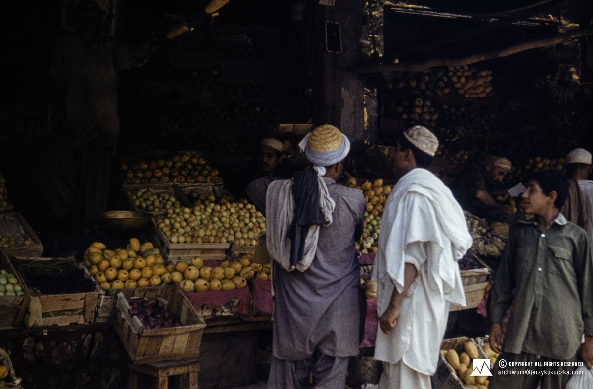 Bazar w Peszawarze.