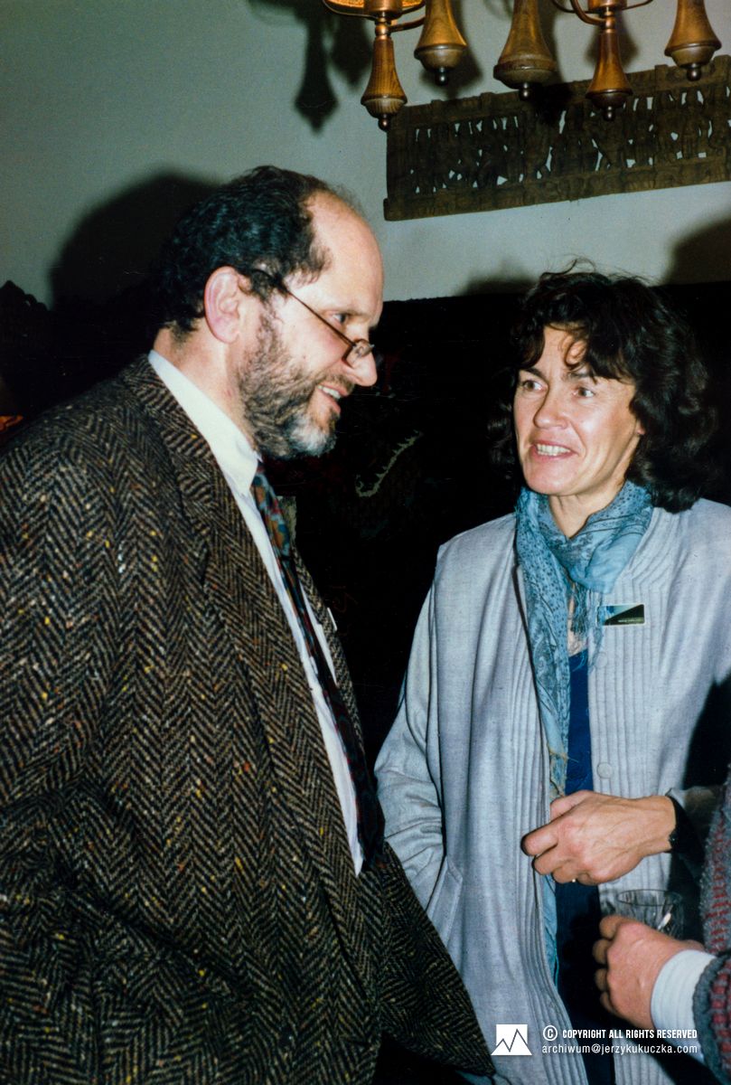 Przegląd Filmów Górskich w Katowicach. Luty 1988. Od lewej: Jean Rezzonico i Wanda Rutkiewicz.