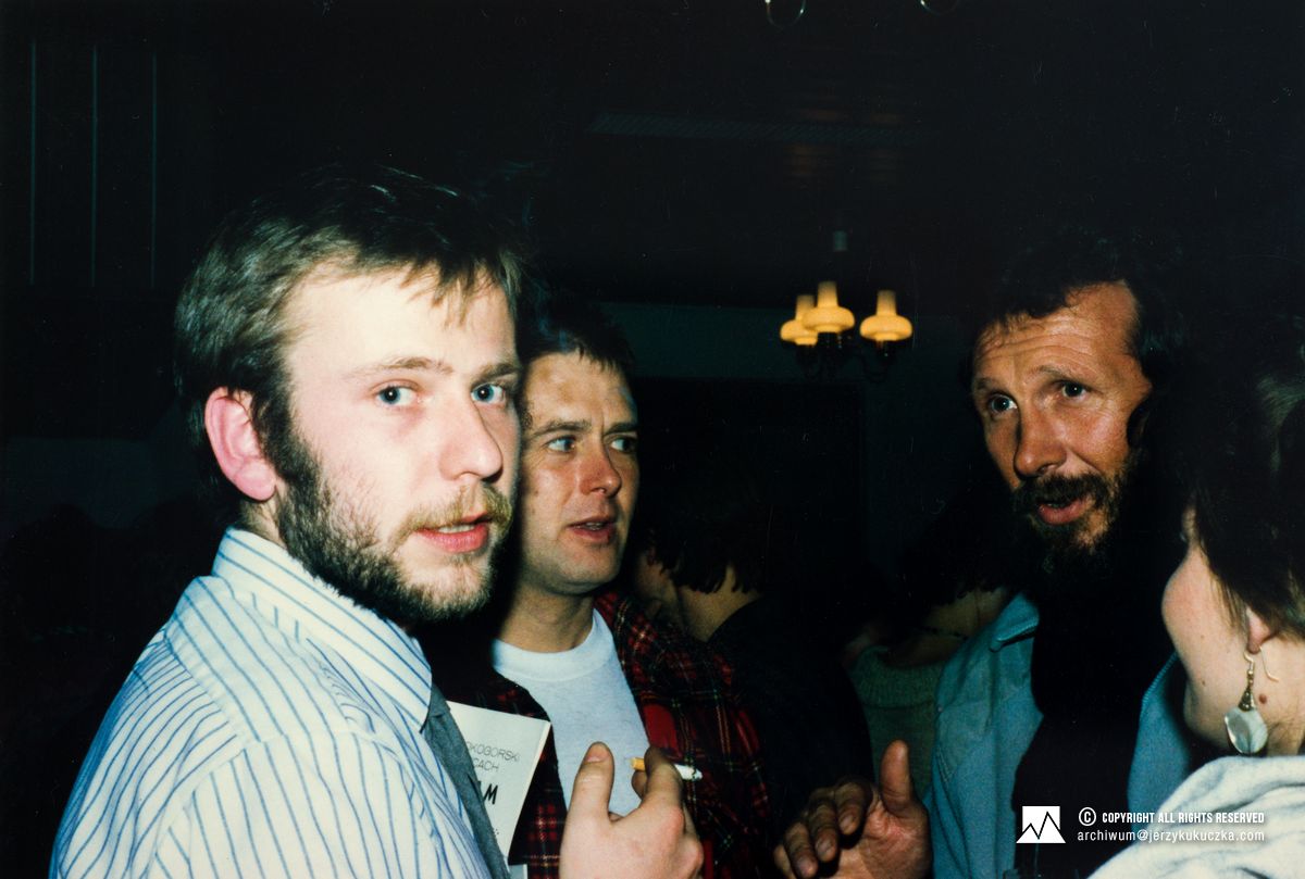 Przegląd Filmów Górskich w Katowicach. Luty 1988. Od lewej: Artur Hajzer, NN i Todd Howard.