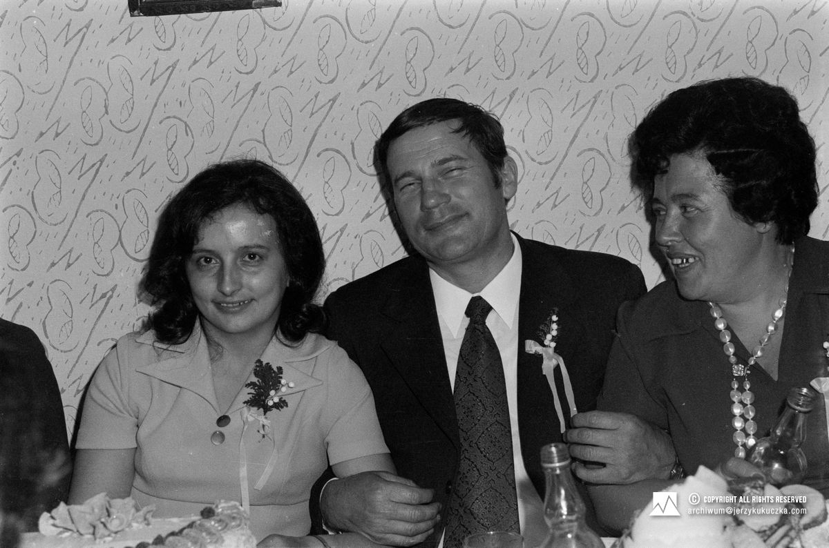 Goście na weselu Jerzego i Cecylii Kukuczków.