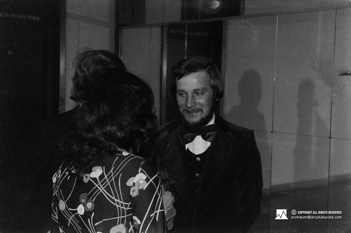 Ślub cywilny Jerzego i Cecylii Kukuczków w Katowicach. Od lewej: Jerzy Kukuczka i Cecylia Kukuczka.