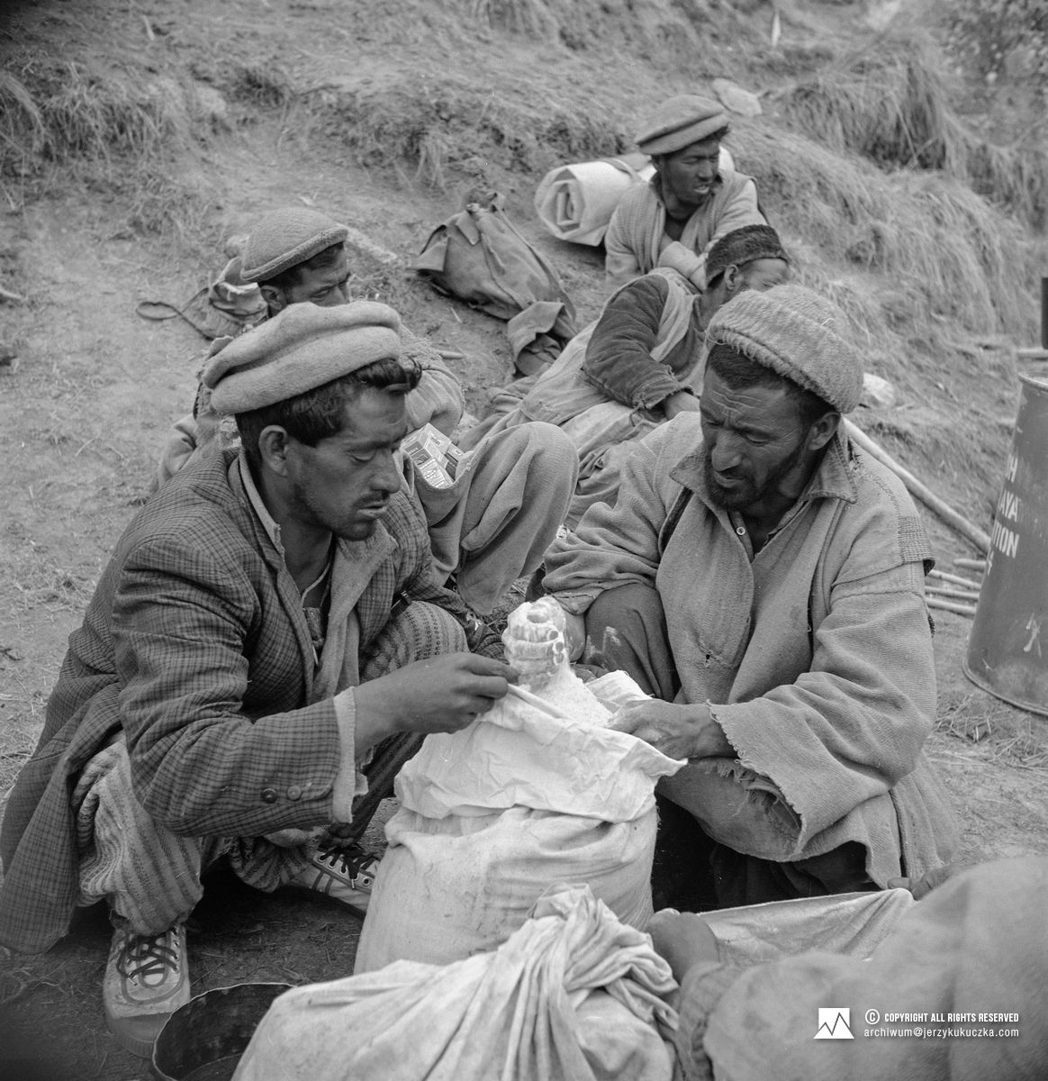 Wydawanie żywności w Urdukas.