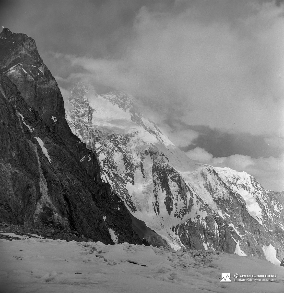 Masyw Broad Peak. Fotografia wykonana podczas wycieczki do bazy amerykańskiej pod K2.