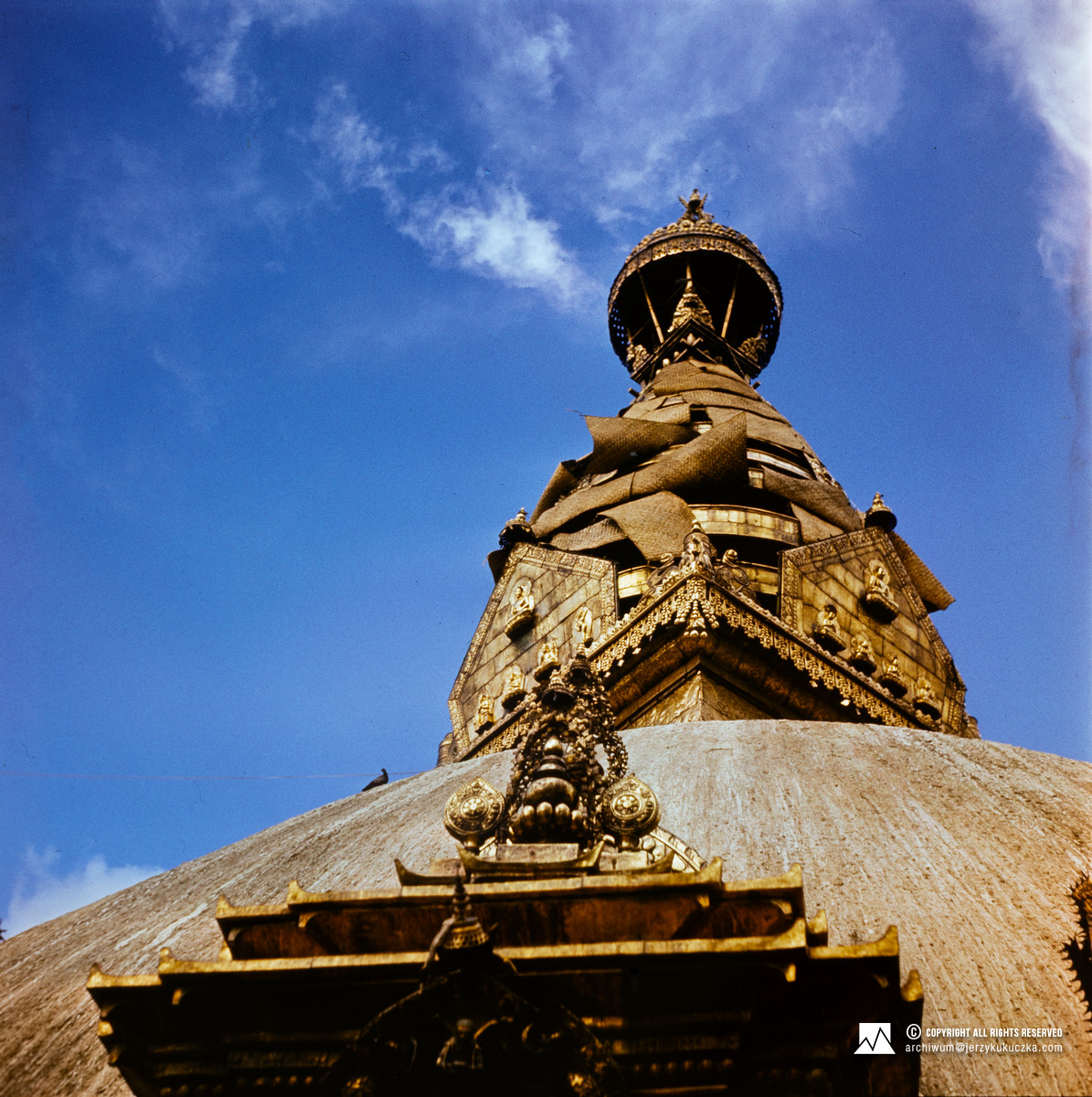 Stupa w kompleksie świątynnym Swayambhunath w Katmandu.