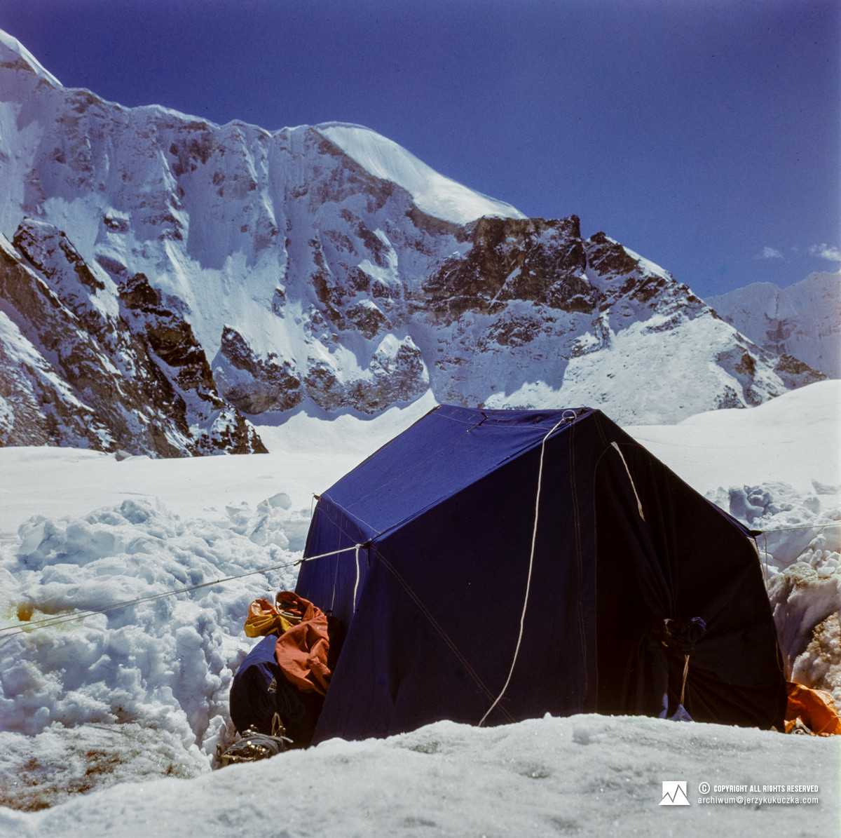 Obóz na stoku Makalu.
