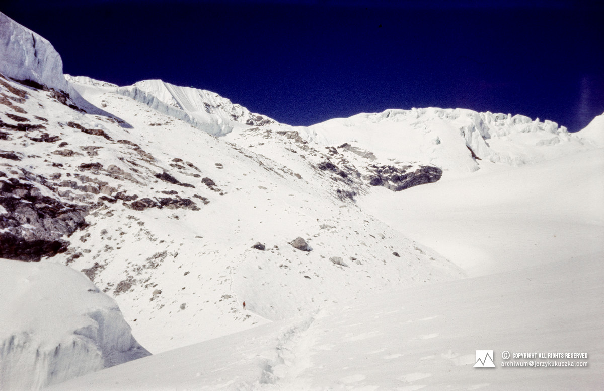 Stoki Makalu.