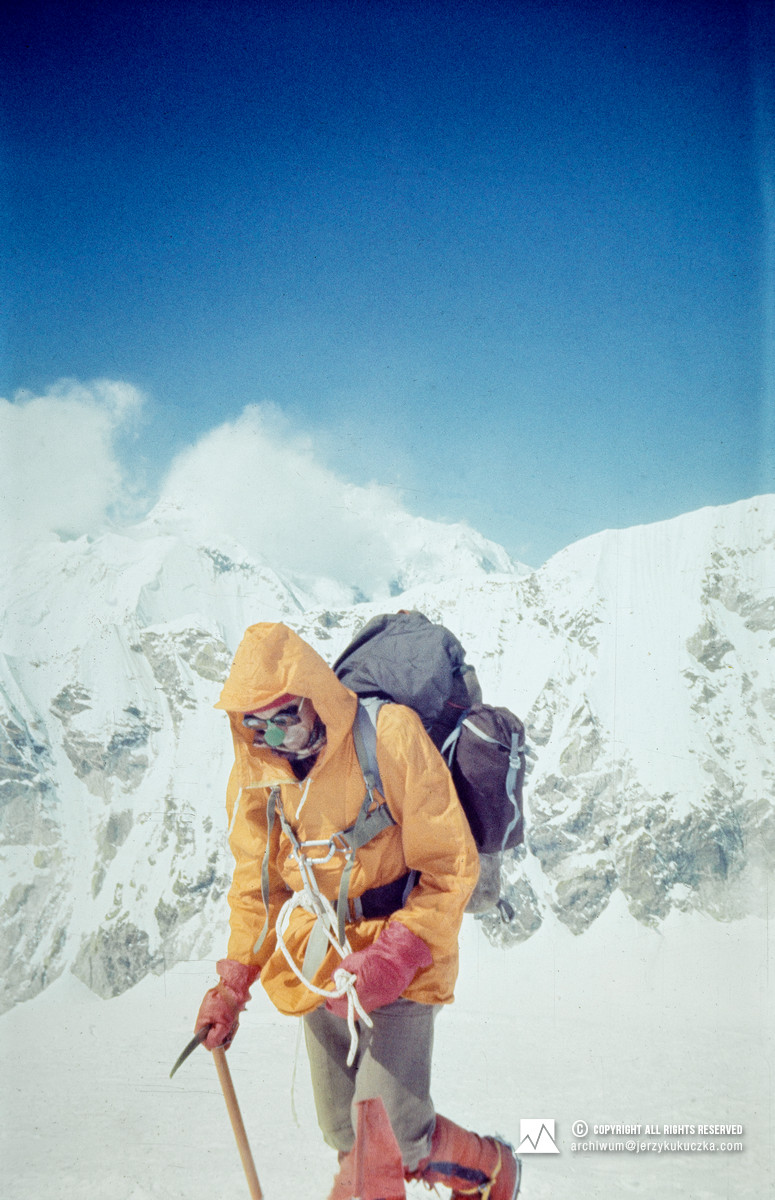 Marek Grochowski na stoku Makalu.