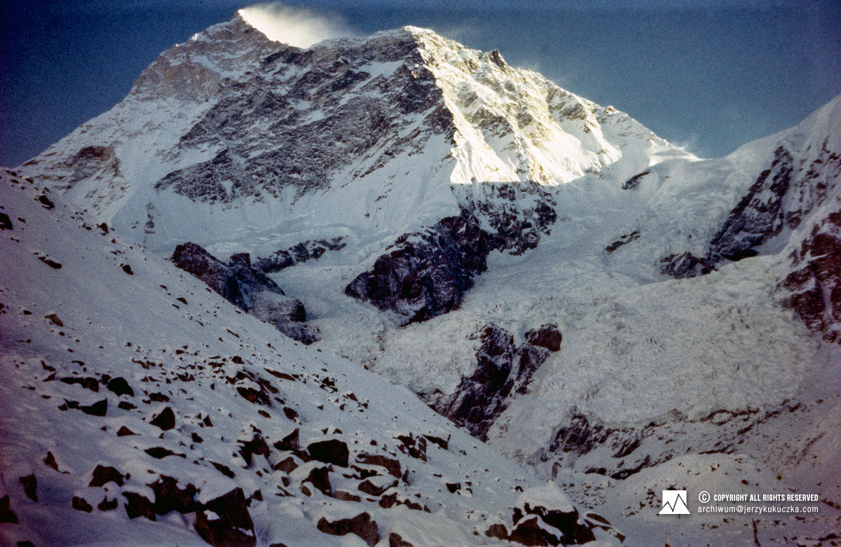 Południowo-wschodni grzbiet Makalu (8475 m n.p.m.).