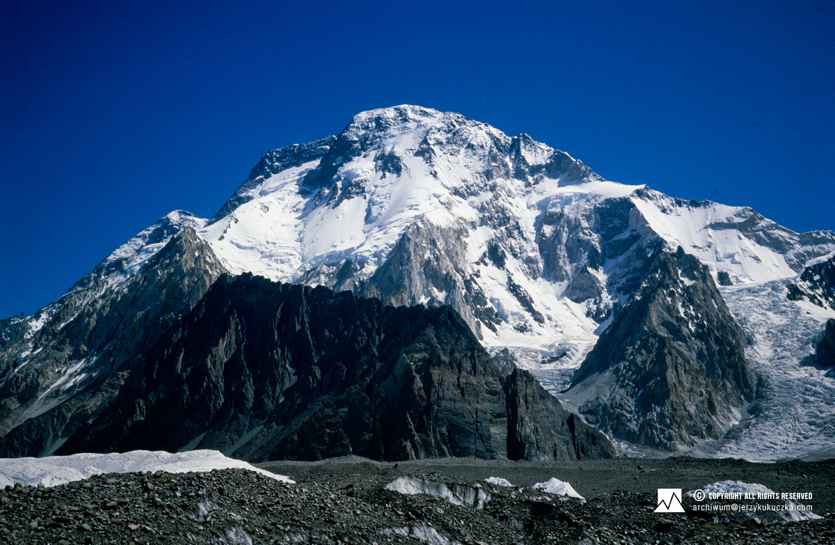 Południowa ściana Broad Peak.
