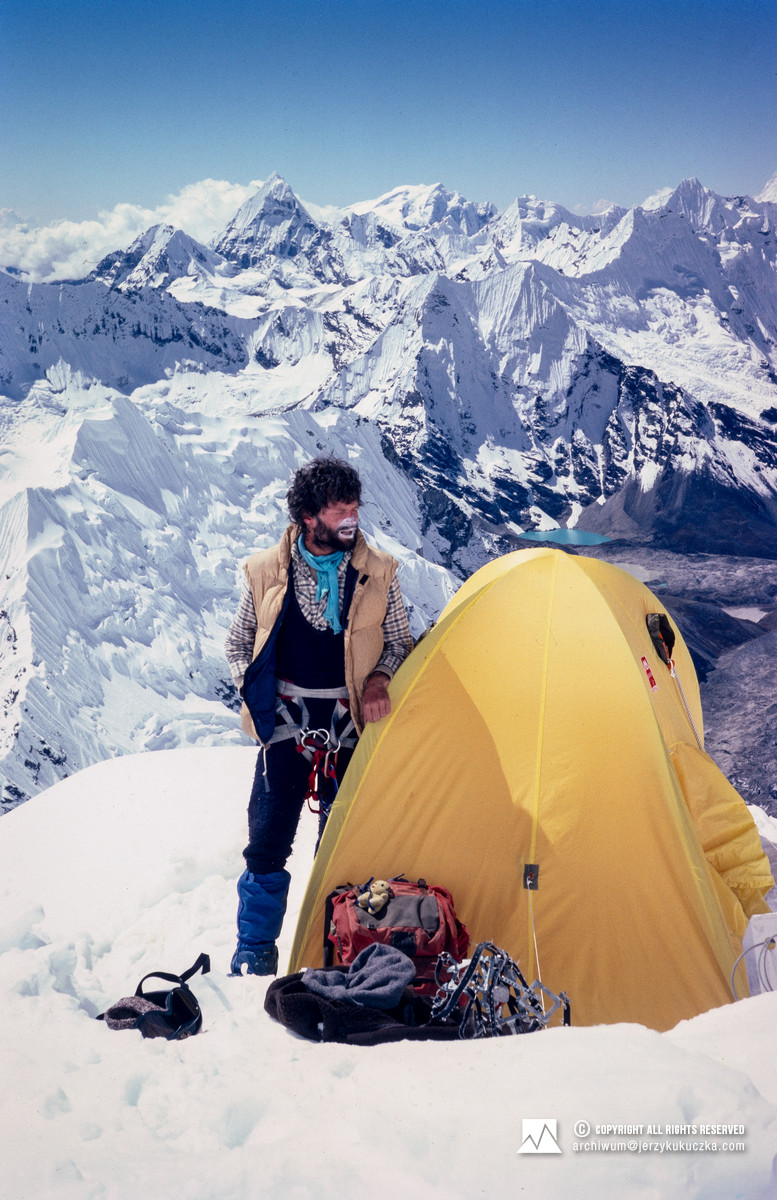 Ryszard Pawłowski w obozie na południowej ścianie Lhotse.