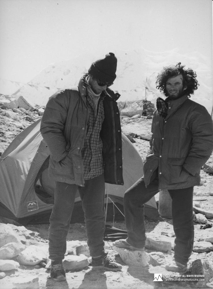 Participants of the expedition at the base camp. From the left: Wojciech Kurtyka and Alex MacIntyre.