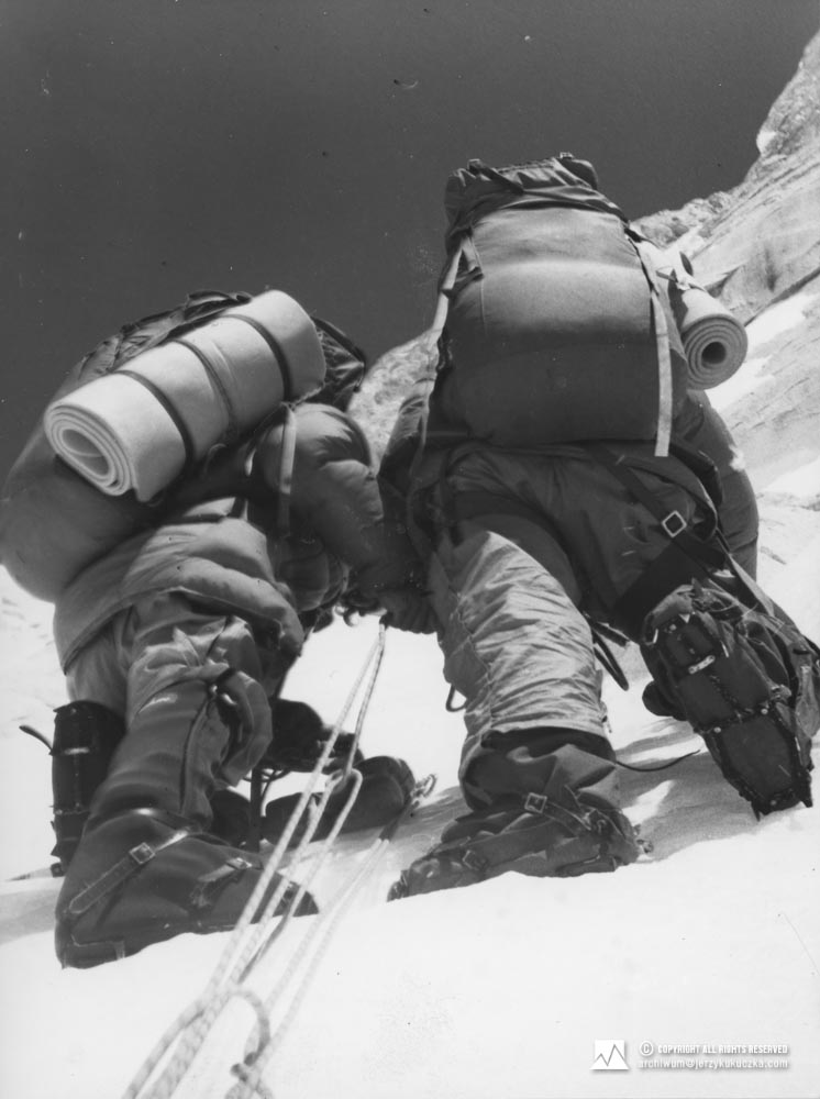 Participants of the expedition while climbing. From the left: Alex MacIntyre and Wojciech Kurtyka.