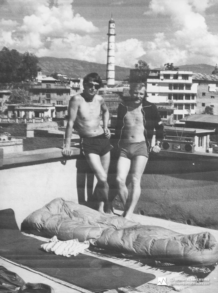 Uczestnicy wyprawy w Katmandu. Od lewej: Wojciech Kurtyka i Jerzy Kukuczka.