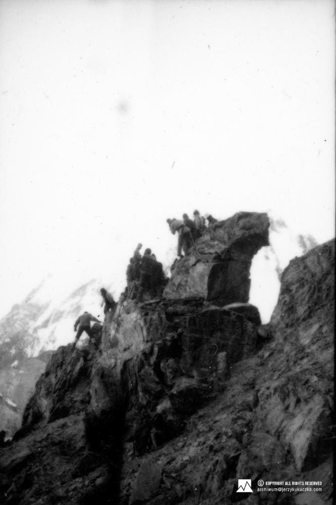 Climbers during lifting dead body of Halina Krüger-Syrokomska from K2.