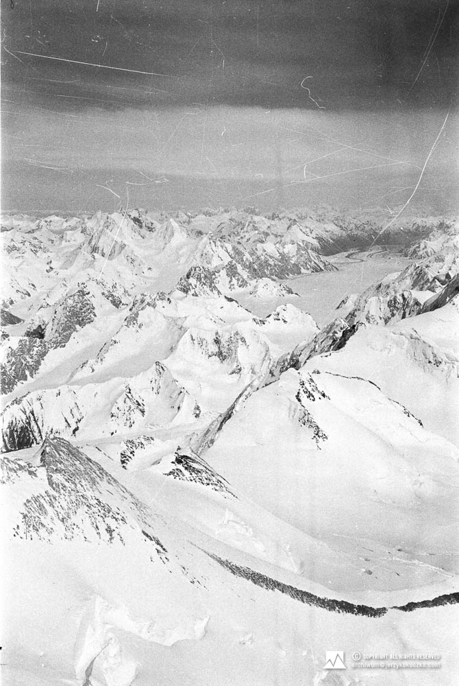 Panorama Karakorum ze szczytu Gasherbrum I (8080 m n.p.m.).
