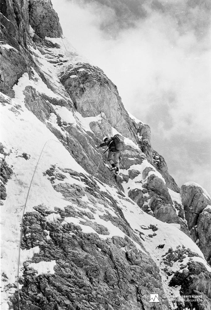 Wojciech Kurtyka w ścianie Gasherbrum I.