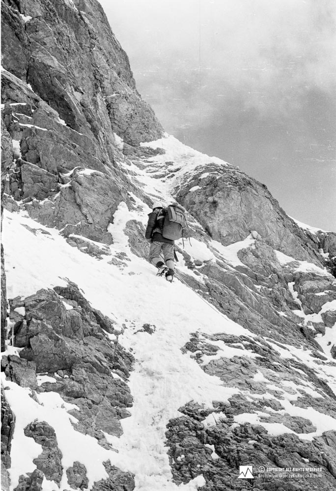 Wojciech Kurtyka w ścianie Gasherbrum I.
