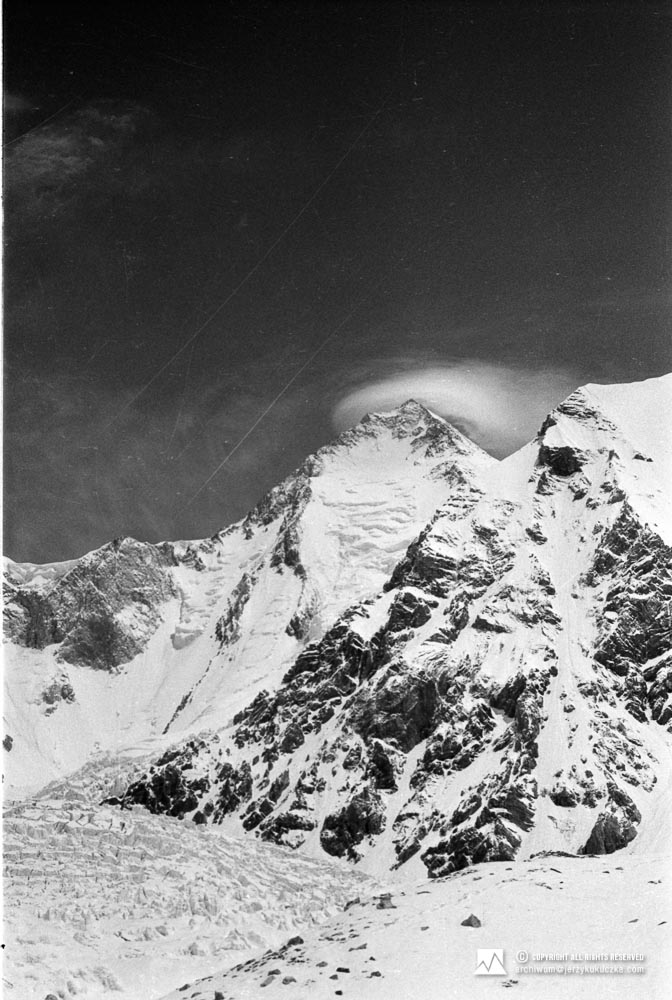 Gasherbrum I (8080 m above sea level).