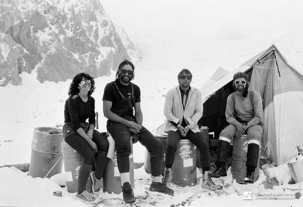 Wojciech Kurtyka and participants of the British expedition at the base. From left: NN, Doug Scott, Wojciech Kurtyka and Roger Baxter-Jones.