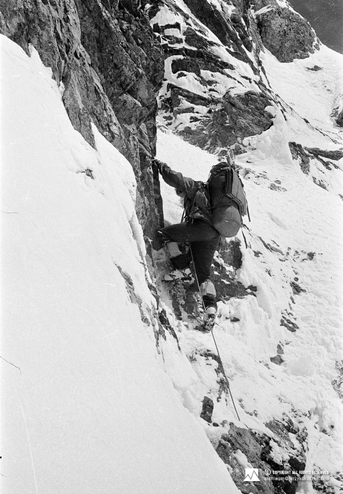 Wojciech Kurtyka while climbing.