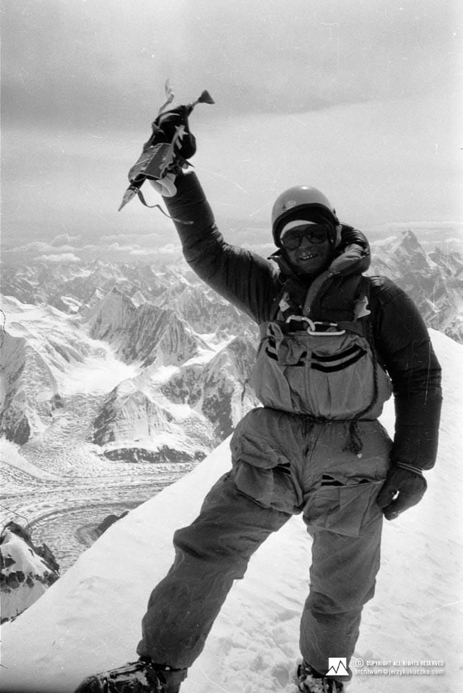 Jerzy Kukuczka on the top of Gasherbrum I (8080 m above sea level) - 23.07.1983. In the background Masherbrum is visible.