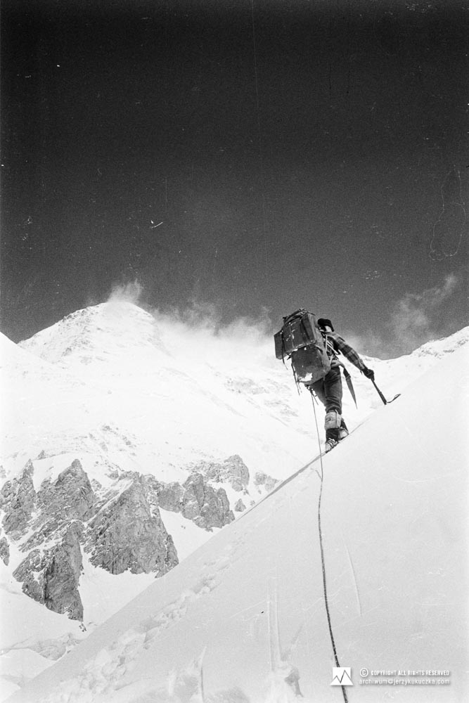 Wojciech Kurtyka na stoku Gasherbrum II.