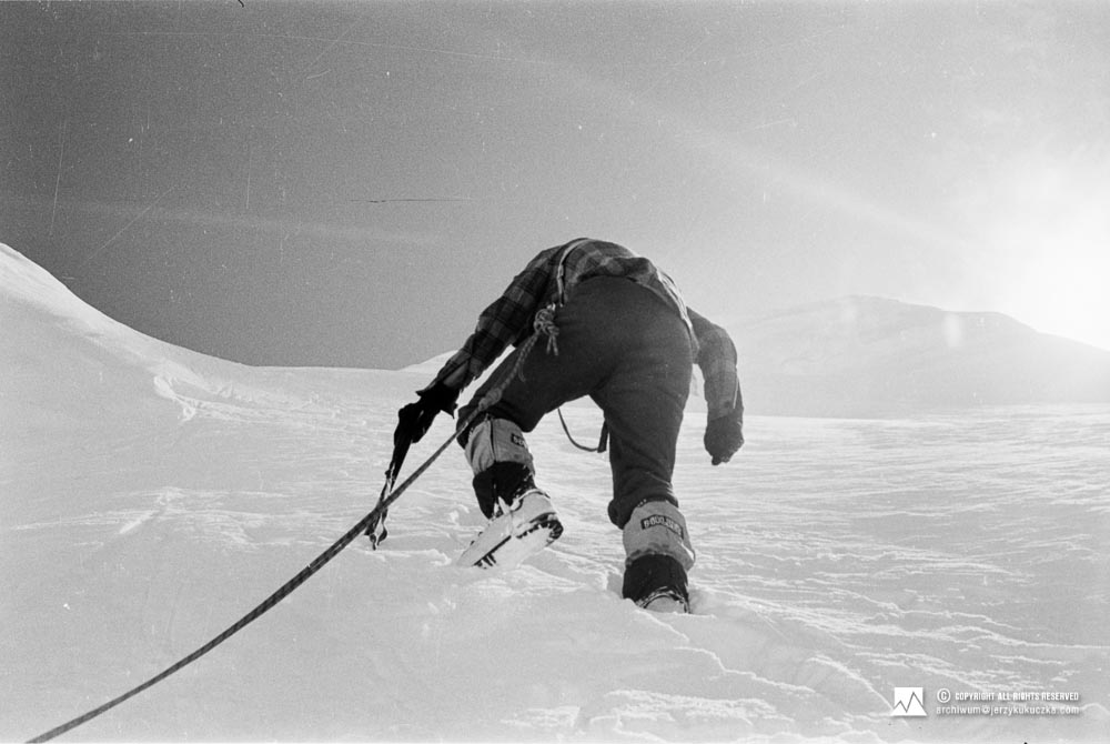 Wojciech Kurtyka on the slope of Gasherbrum II.