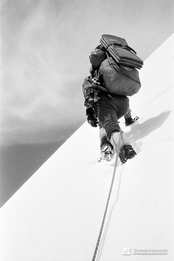 Wojciech Kurtyka in the wall of Gasherbrum II.