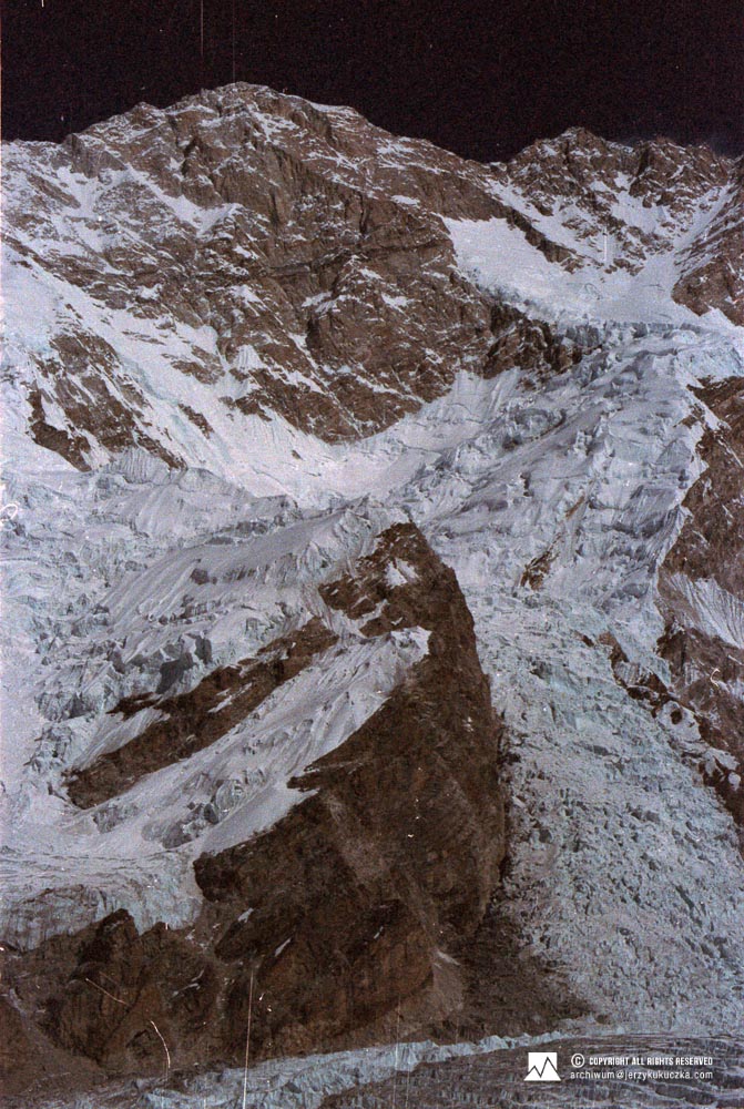 Masyw Kangchenjungi. W tle Yalung Kang oraz szczyt główny (8586 m n.p.m.).