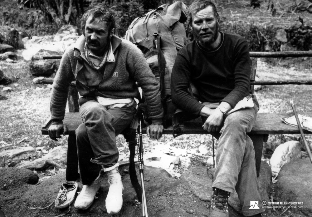 Participants of the expedition during the return from Kangchenjunga. From the left: Krzysztof Wielicki, Jerzy Kukuczka.