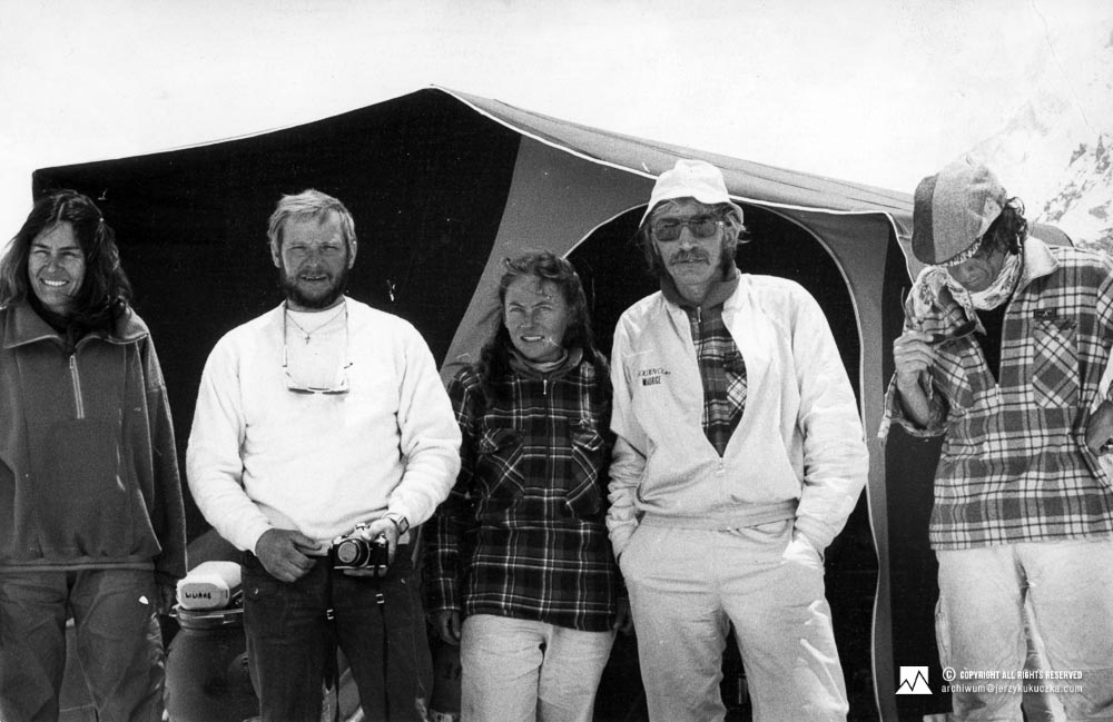 Participants of the expedition at the base. From the left: Wanda Rutkiewicz, Jerzy Kukuczka, Lilian Barrard, Maurice Barrard and Michel Parmentier