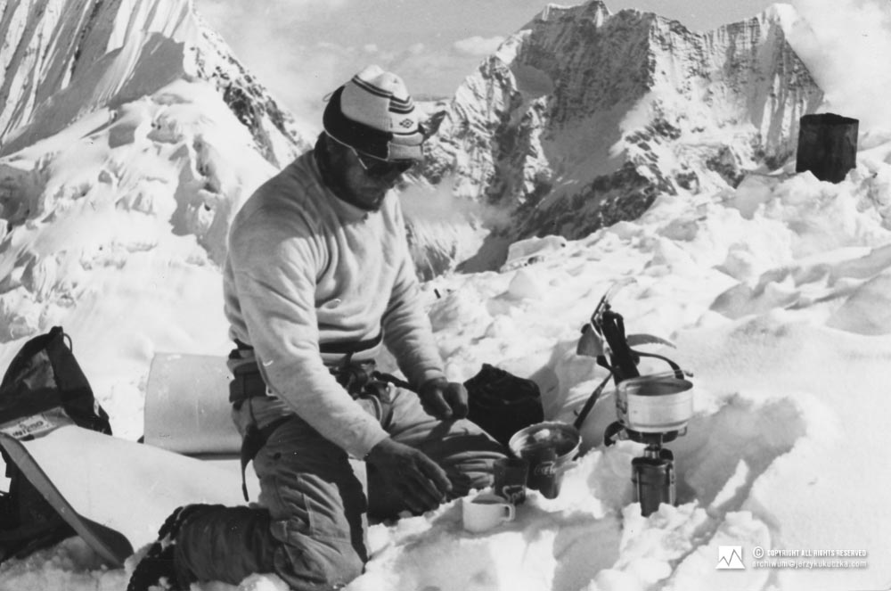 Jerzy Kukuczka while preparing a meal on the slope.